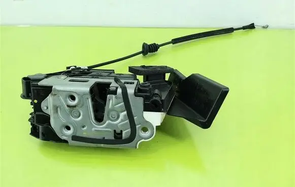 Skoda Yeti (5L) Rear door lock 46A6V0839016C