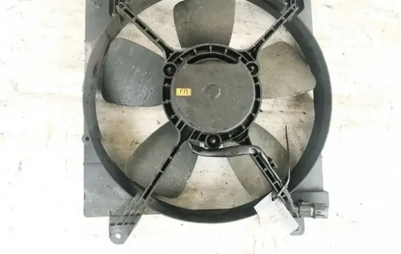 Radiator cooling fan shroud