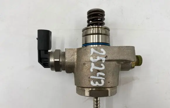Volkswagen Jetta USA Fuel injection high pressure pump 06L127027C