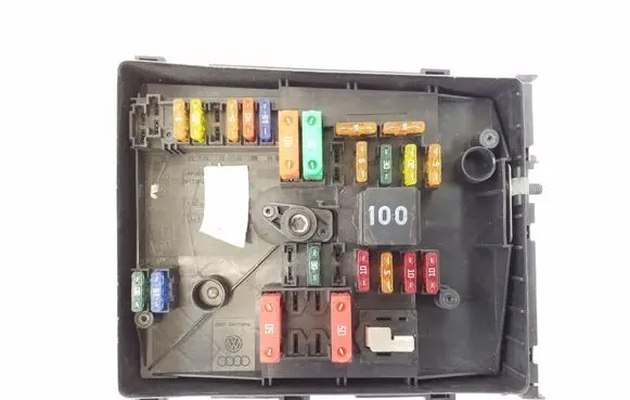 Volkswagen Golf VI Fuse module 1K0937125D