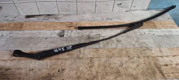 Opel Zafira B Front wiper blade arm 13145564