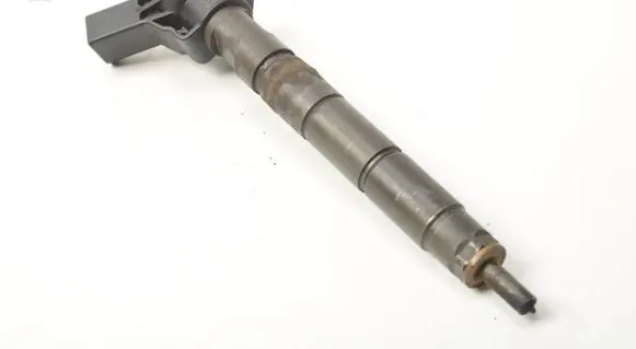 Opel Insignia A Fuel injector 55565209
