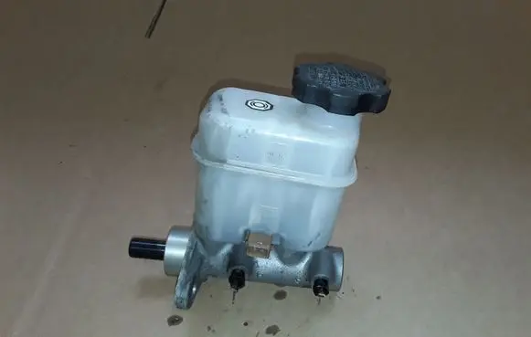Hyundai Santa Fe Master brake cylinder BM341111