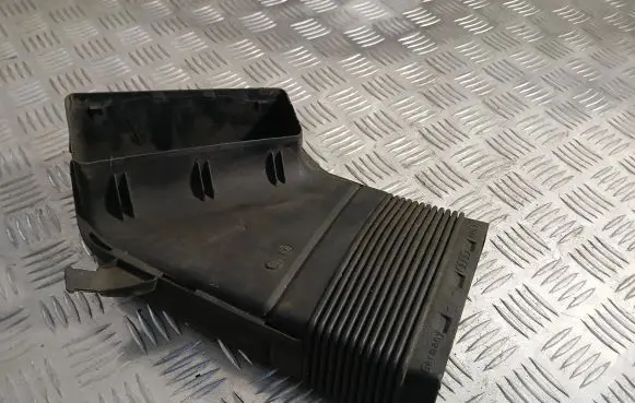 Audi A4 S4 B7 8E 8H Air intake duct part 8E0129617D 8Y01