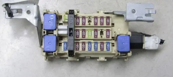 Nissan Pulsar Fuse module
