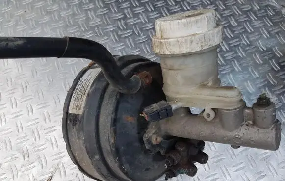 Mitsubishi Carisma Brake booster