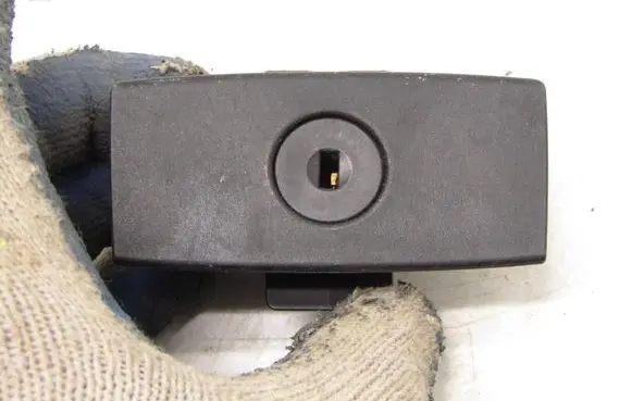 BMW X3 F25 Glove box lock 