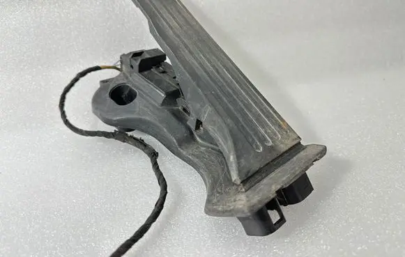 Volkswagen PASSAT B6 Accelerator throttle pedal 1K1721503L 6PV00860000