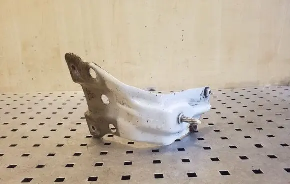 Volkswagen Eos Fender mounting bracket 1Q0821135