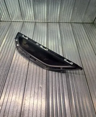 Audi Q3 F3 Quarter panel pressure vent 83A807833A AU326Q3