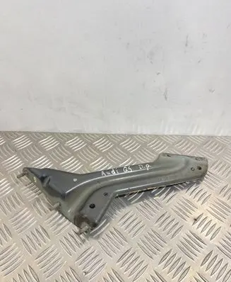Audi Q5 SQ5 Fender mounting bracket 8R0821136