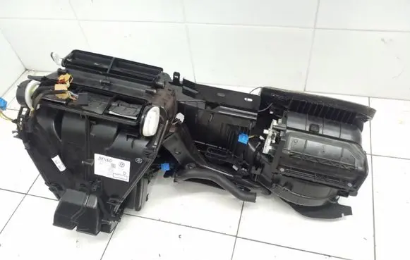 Volkswagen PASSAT B7 Interior heater climate box assembly housing 3C1820003ES
