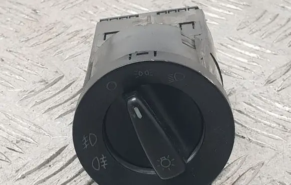 Skoda Octavia Mk1 (1U) Light switch 3B0941531C