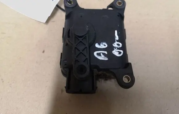 Audi A6 S6 C5 4B Air flap motor/actuator 0132801127