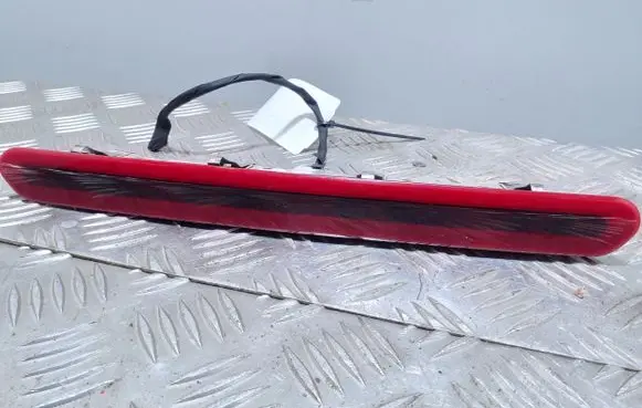 Chevrolet Camaro Third/center stoplight 84776575