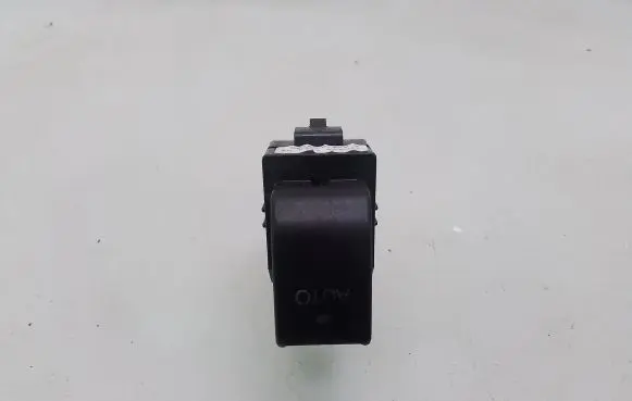 Toyota Avensis T250 Electric window control switch