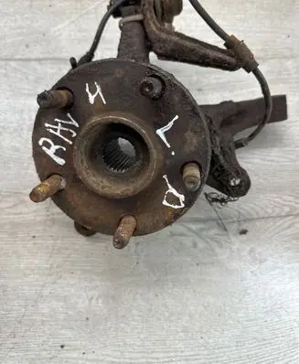 Toyota RAV 4 (XA20) Front wheel hub
