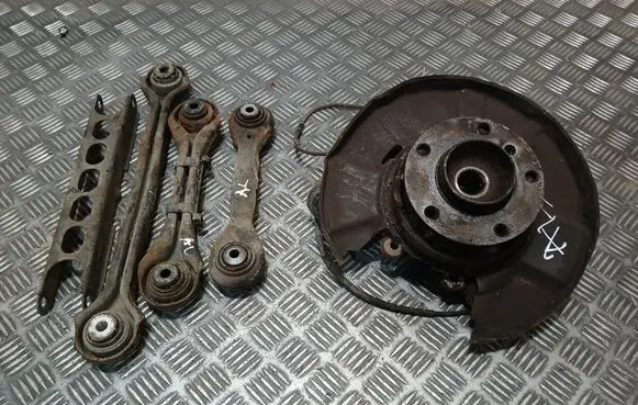 BMW 1 E81 E87 Rear wheel hub spindle/knuckle 