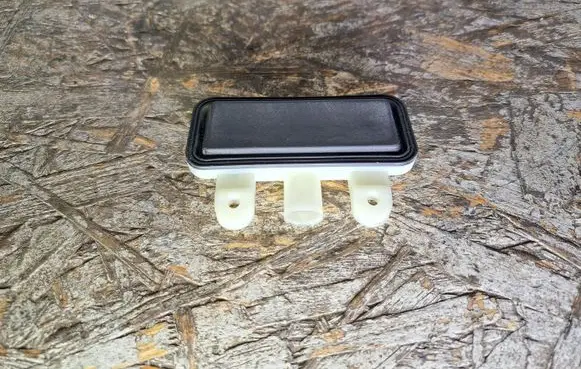 Mercedes-Benz E W212 Tailgate opening switch 2218702410