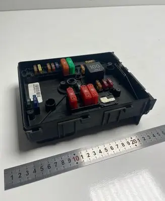 Volkswagen Golf V Fuse module 1K0937125