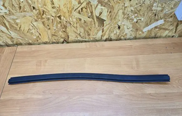 Volvo C70 Rubber seal rear door window/glass 