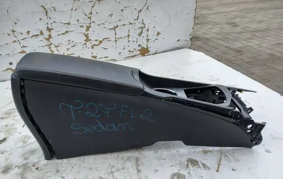Toyota Avensis T270 Center console 