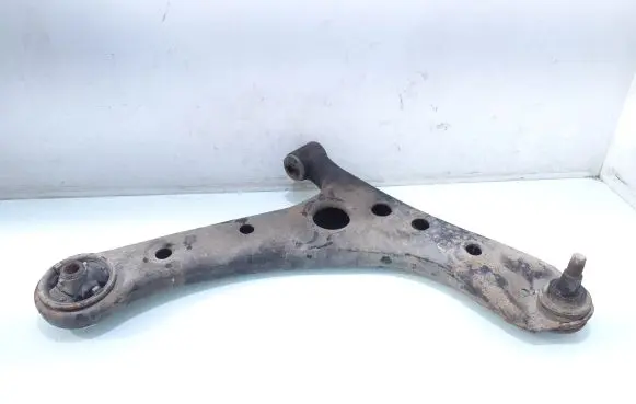 Toyota Avensis Verso Front lower control arm/wishbone 4865544030