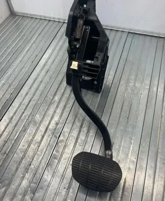 BMW 2 F45 Brake pedal 6856596 81007132F 19929610
