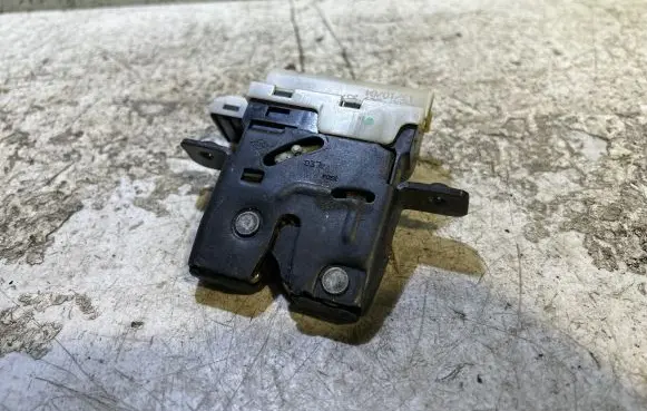 Renault Laguna II Tailgate/trunk/boot lock/catch/latch 8200229957