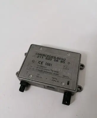 Mercedes-Benz CLS C219 Antenna control unit 2118200885