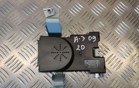 Audi A3 S3 A3 Sportback 8P Aerial antenna amplifier 8P4035225D 7617310103