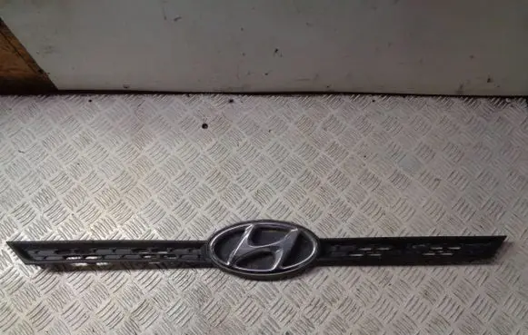 Hyundai i20 (GB IB) Front bumper upper radiator grill 86351C8000