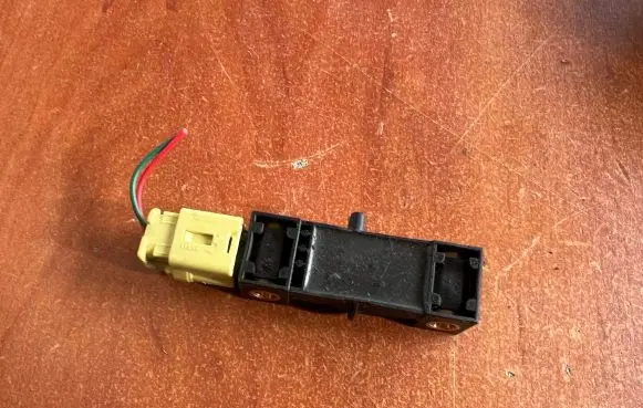 Nissan Almera N16 Airbag deployment crash/impact sensor 98830BM740 03981 0285002009