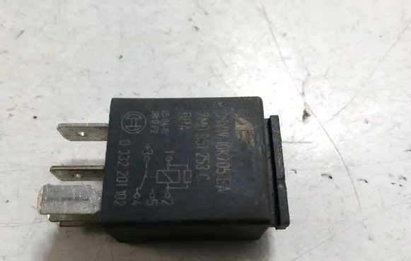 Volkswagen PASSAT B6 Other relay 7M0951253C