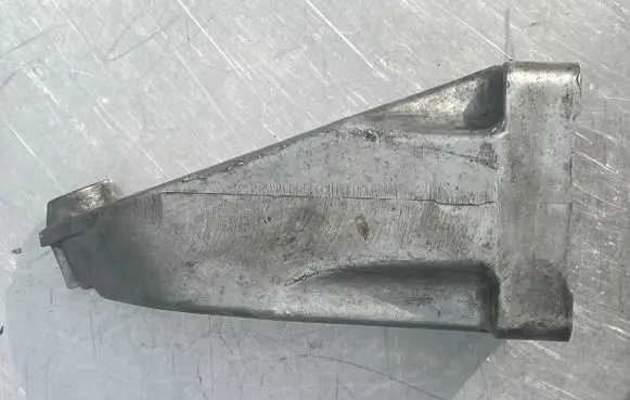 Mercedes-Benz S W220 Engine mounting bracket A6132230804 12557674