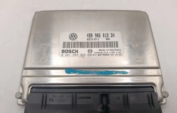 Volkswagen PASSAT B5.5 Engine control unit/module 4B0906018DH 49277470 0261207928