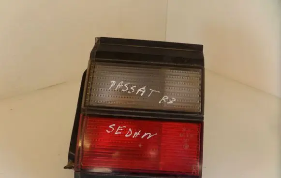 Volkswagen PASSAT B3 Tailgate rear/tail lights 321945259
