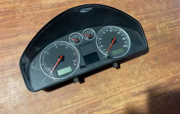 Volkswagen Sharan Speedometer (instrument cluster) 7M3920820C