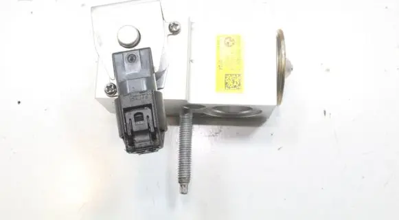 BMW iX3 G08 Air conditioning (A/C) expansion valve 7951456