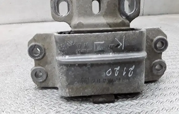 Seat Altea XL Engine mount bracket 1K0199555