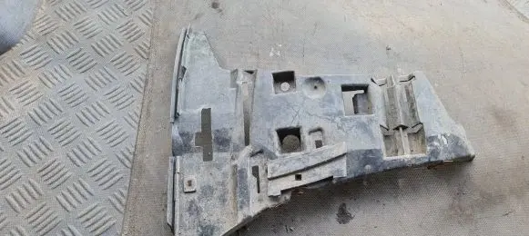 Volvo V70 Front bumper mounting bracket 09190304