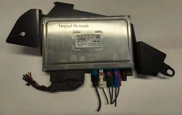 Porsche Taycan 9J1 Camera control unit module 4K4907117HJLK0154