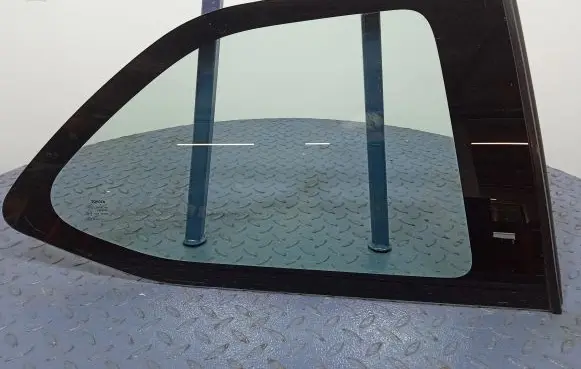 Toyota Auris 150 Rear side window