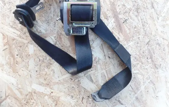Audi A6 S6 C5 4B Front seatbelt 560585901