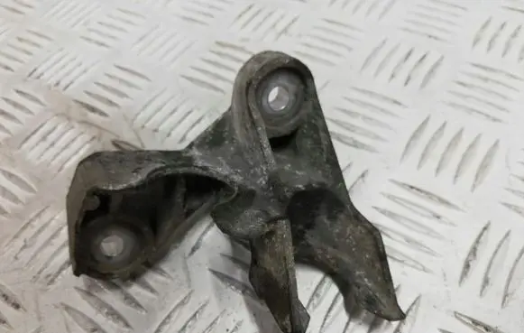 Opel Mokka Gear shift cable bracket 