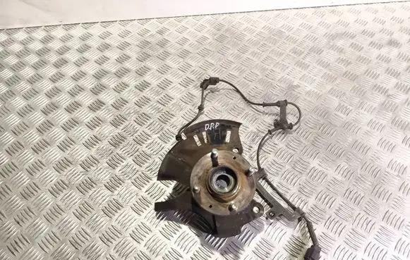 Hyundai i20 (PB PBT) Front wheel hub 