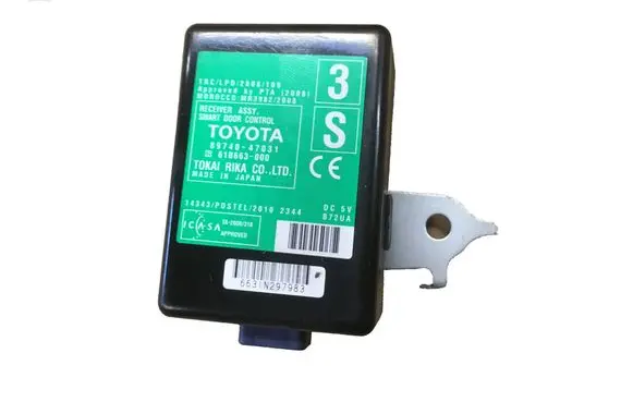 Toyota Prius+ (ZVW40) Door control unit/module 8974047031 61B663000