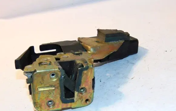 Mitsubishi Carisma Rear door lock M806386