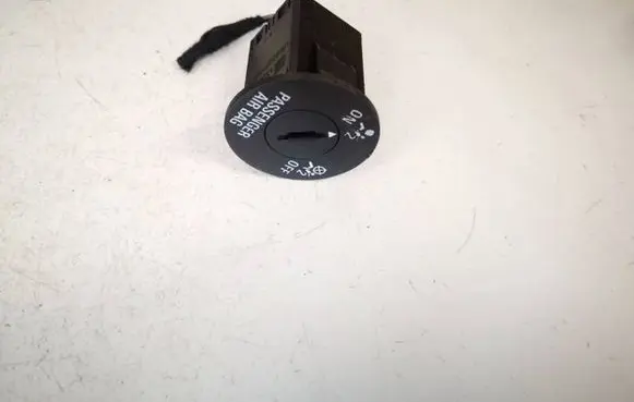 Passenger airbag on/off switch