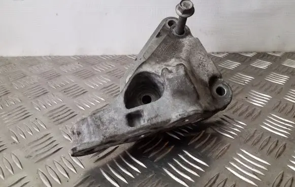 Opel Mokka Engine mounting bracket 25947952